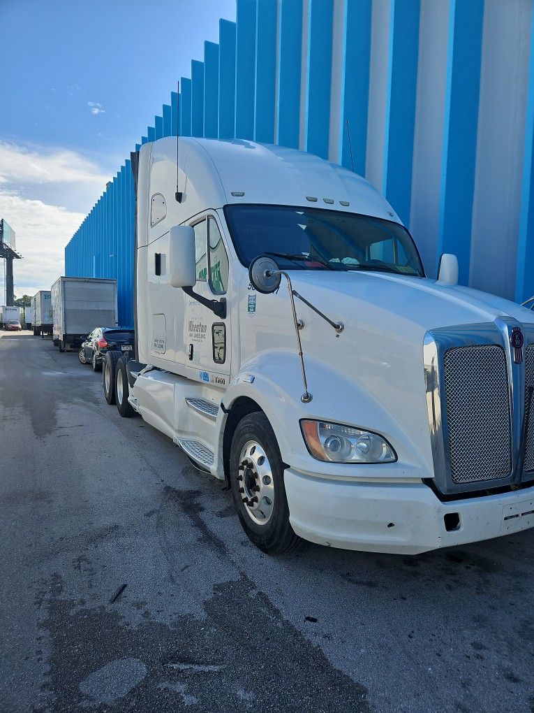 2012 AM General Mv-1