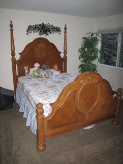 Queen size bed.