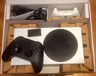 XBOX SERIES S +1TB card/Controller/Headset/Monitor.