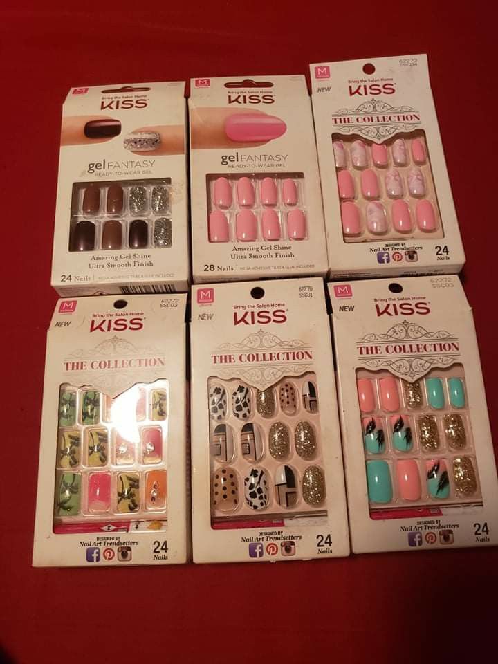 6 Packs Of Press On Nails.