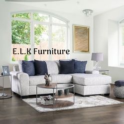 TRANSITIONAL SECTIONAL WITH REVERSIBLE CHAISE