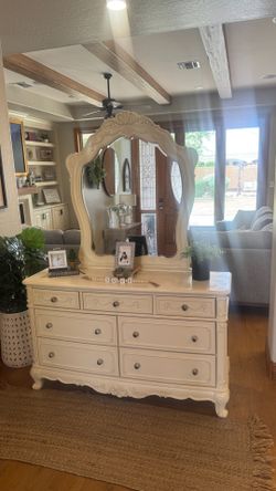 French Country (7) Drawer Cinderella Dresser with Matching Mirror.