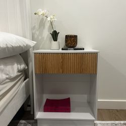 2 Night Stands/bed Side Table