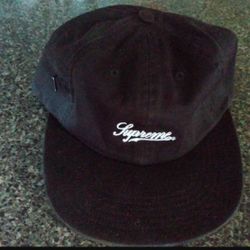 Supreme cap 

