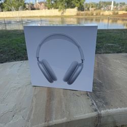 AirPod Max - Silver Unwrapped 