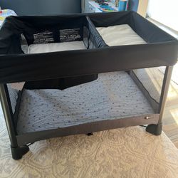 4moms Playpen With Changing Table And Bassinet