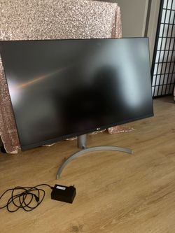 LG 32” 4K UHD Monitor (32UN550-W) – Excellent Condition