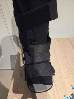 DeRoyal Recovery Walking Boot – Size Small, brand new