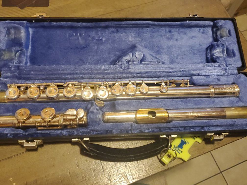 Flute - Gold Mouthpiece, Good Condition, Student Used