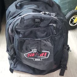 Carry on Backpack w Wheels & Tuckaway Shoulder Straps  22" X 14" X 9" Black NEW