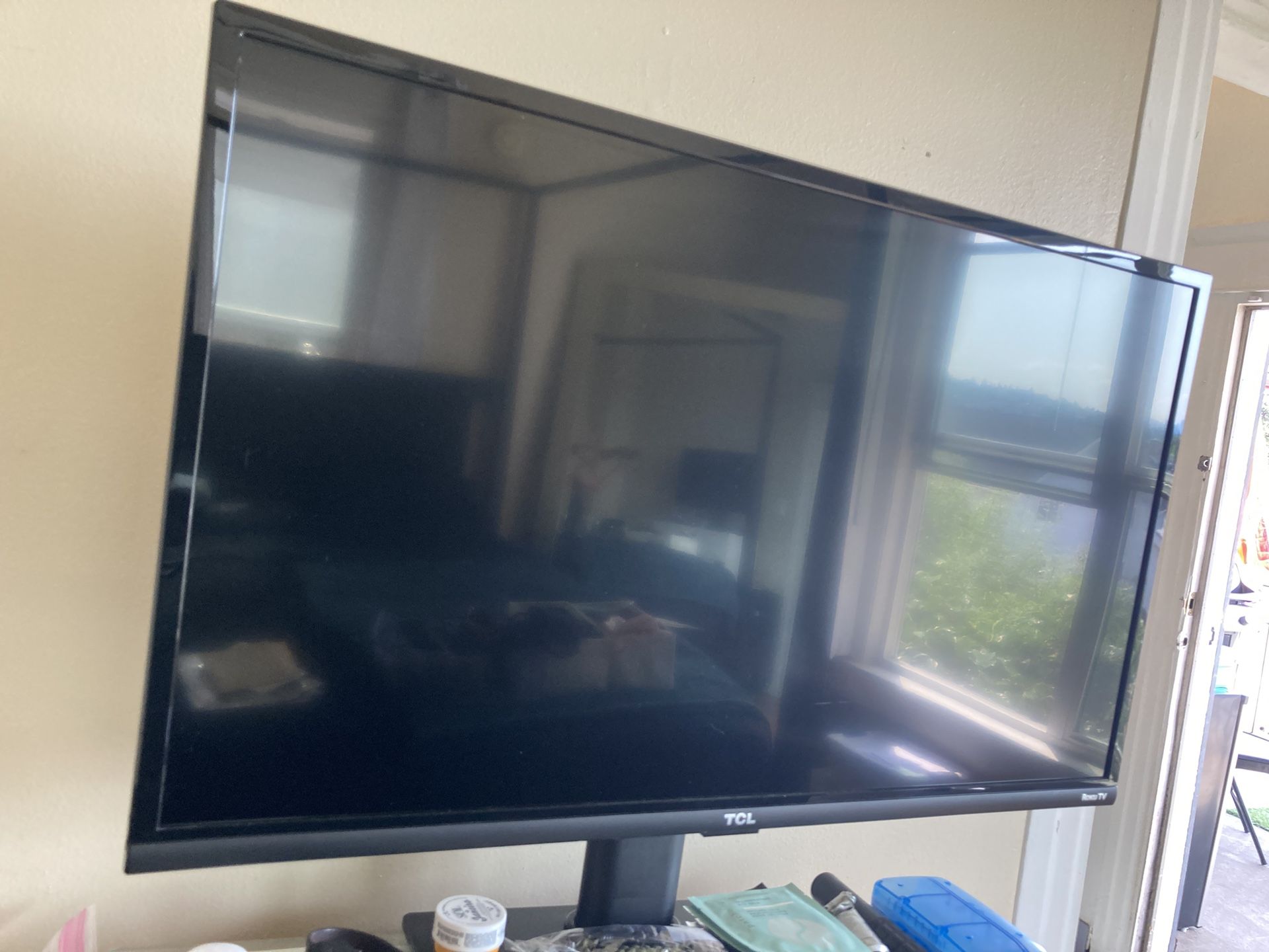 29” X 17” Roku Smart TV