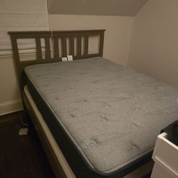 Full size bed, mattress and box spring