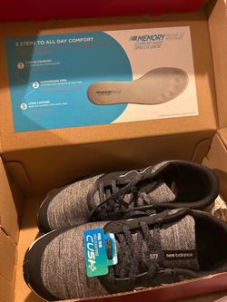 Hanford new balance shoes as 7 wide $40