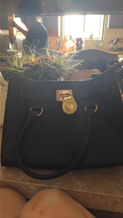 Used micheal kors wallet and purse
