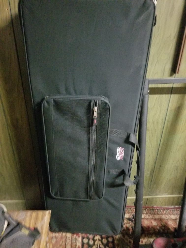 Gator 76-key Keyboard case make offer