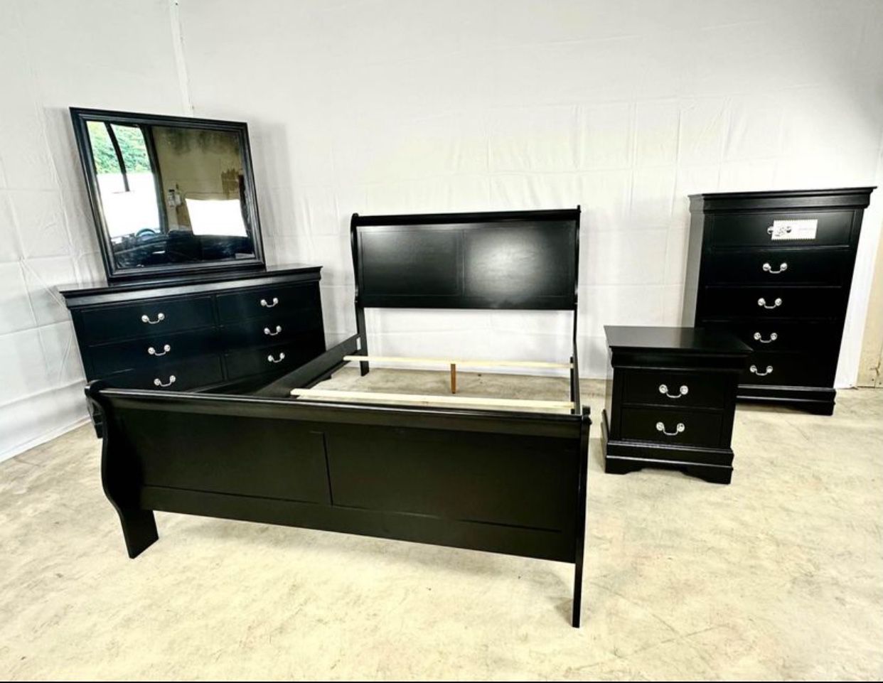 FREE DELIVERY & INSTALLATION - BRAND NEW Set of 5 pieces Bedroom Set Black Color (Queen size)