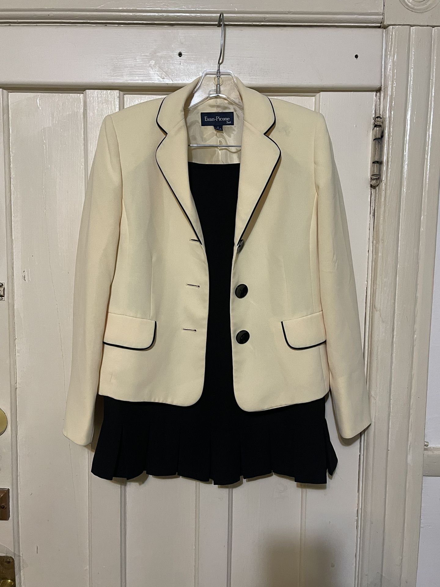 Evan Picone suit 2 piece set SZ 4 Skirt Montpellier With Scarf!