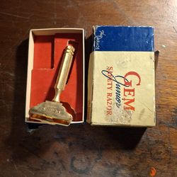 THE PARADE GEM JUNIOR SAFTY RAZOR.  THE BOX IS A LITTLE BEAT