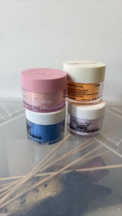 Colored acrylic powder for nails