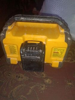 DeWalt radio Bluetooth with battery