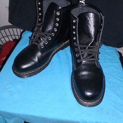 Dr. Martens Mens Boots