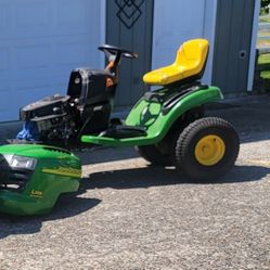 2 John Deere Lawn Tractors For Parts