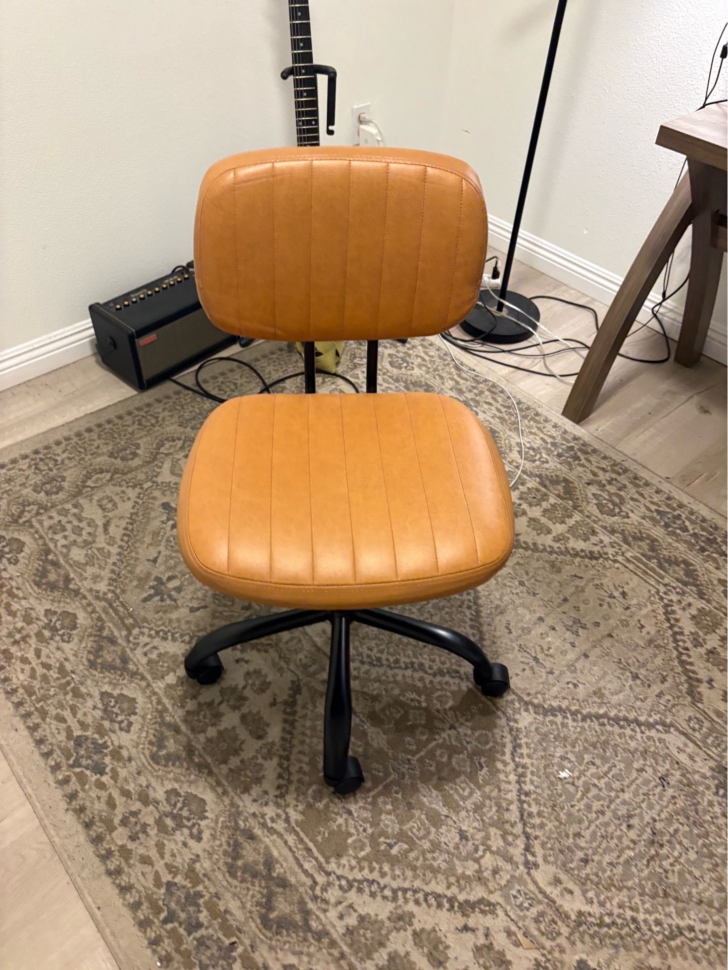 Rolling desk chair