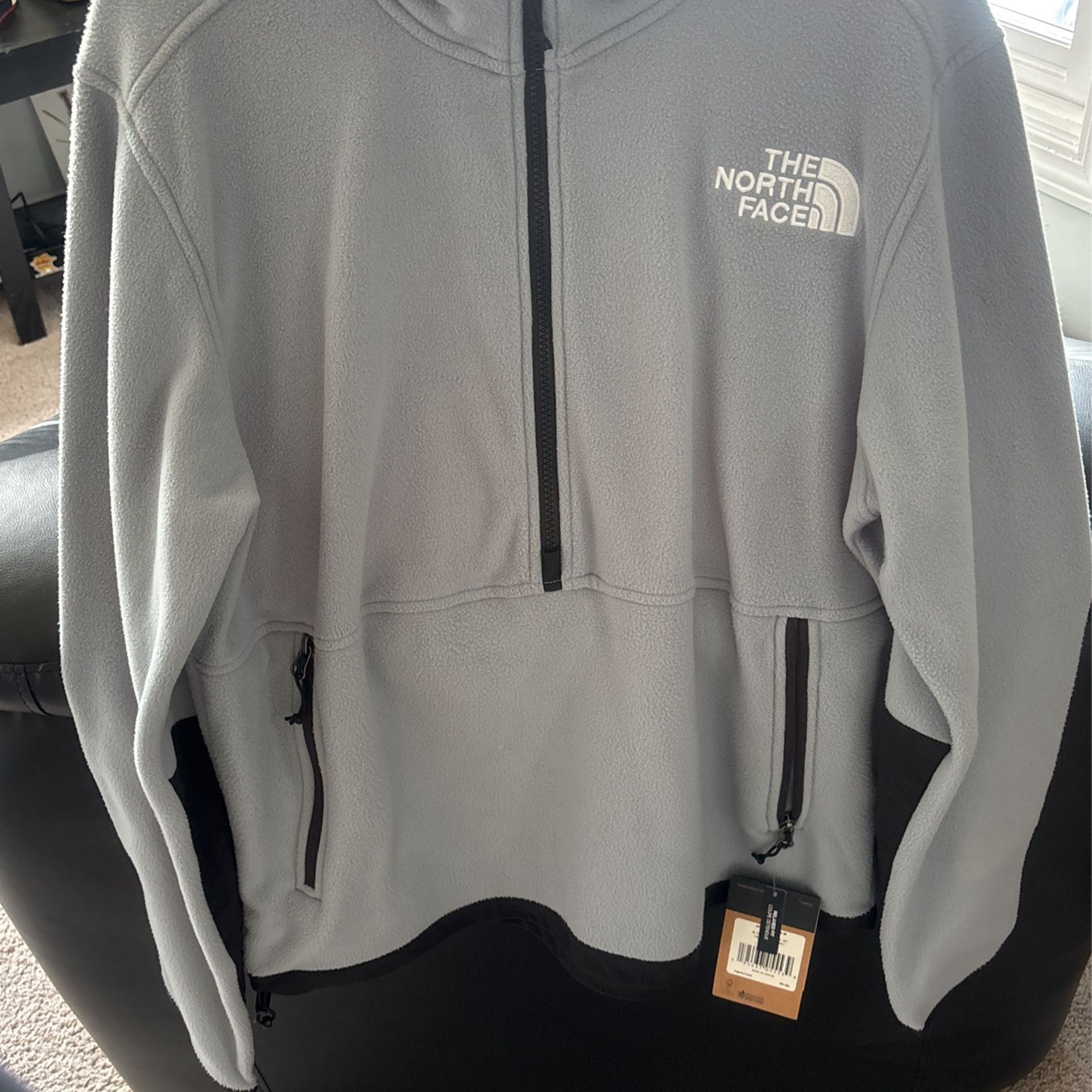 NORTH FACE SWEATER Size M