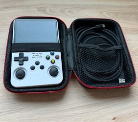 R36S Retro Gaming Console