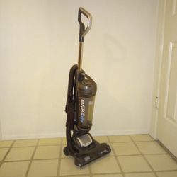 Black & Decker AirSwivel Vacuum