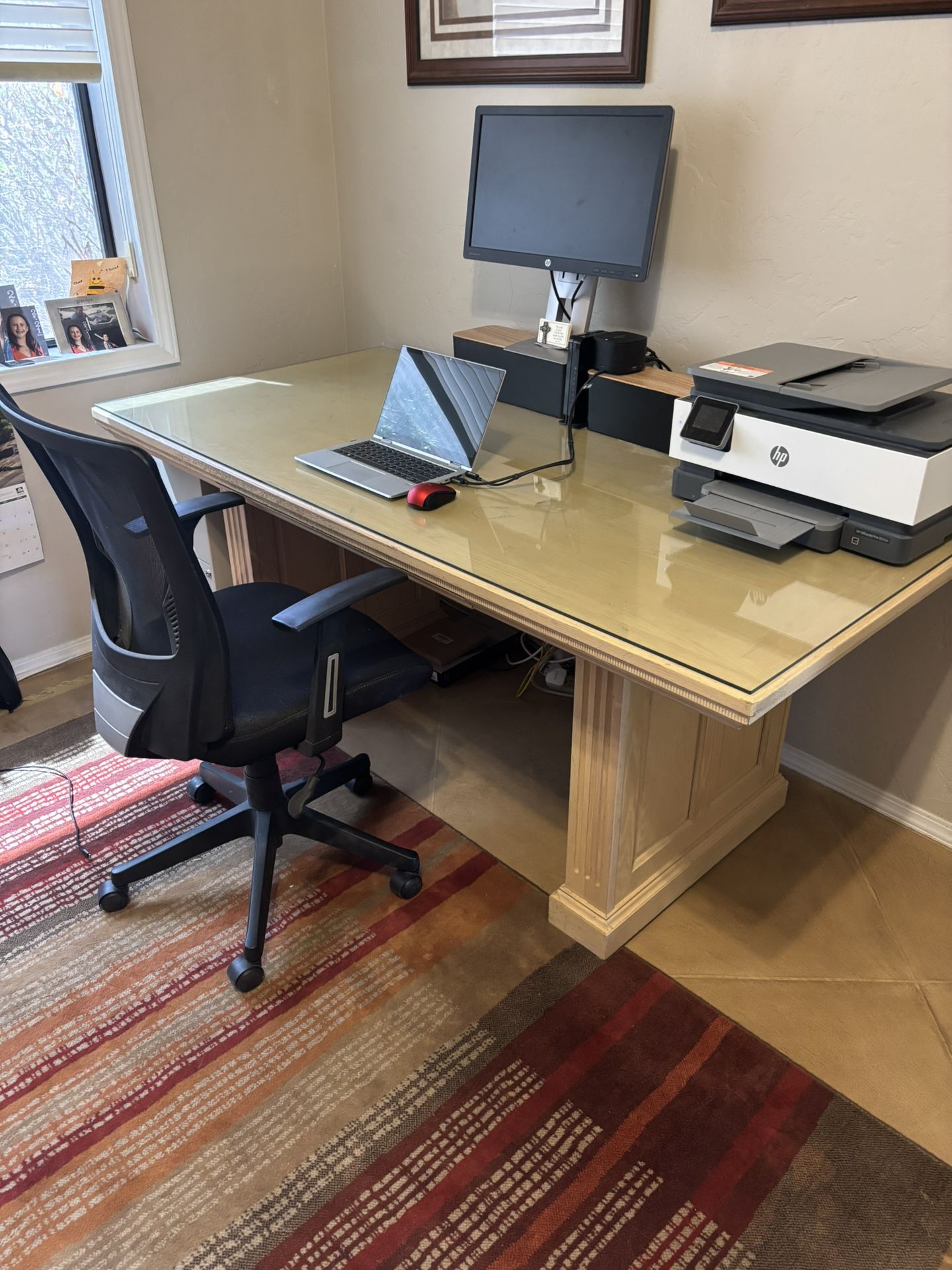 Awesome Business Desk
