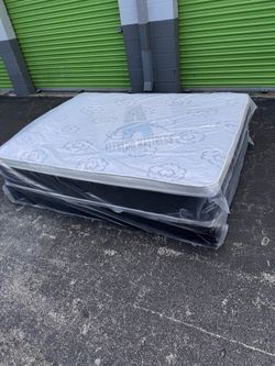 Queen mattress pillow top set with box spring (2pc - new)