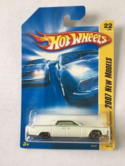 Hot Wheels 2006 Series 64 Lincoln continental.