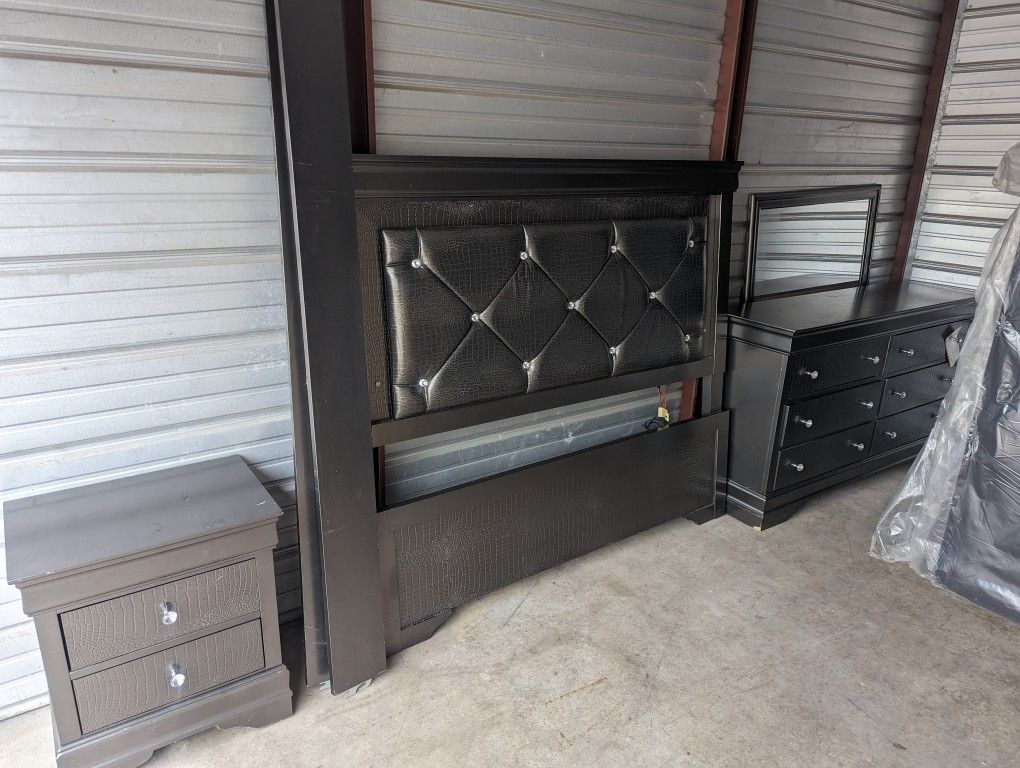 Queen Sz 3pc Bedroom Set