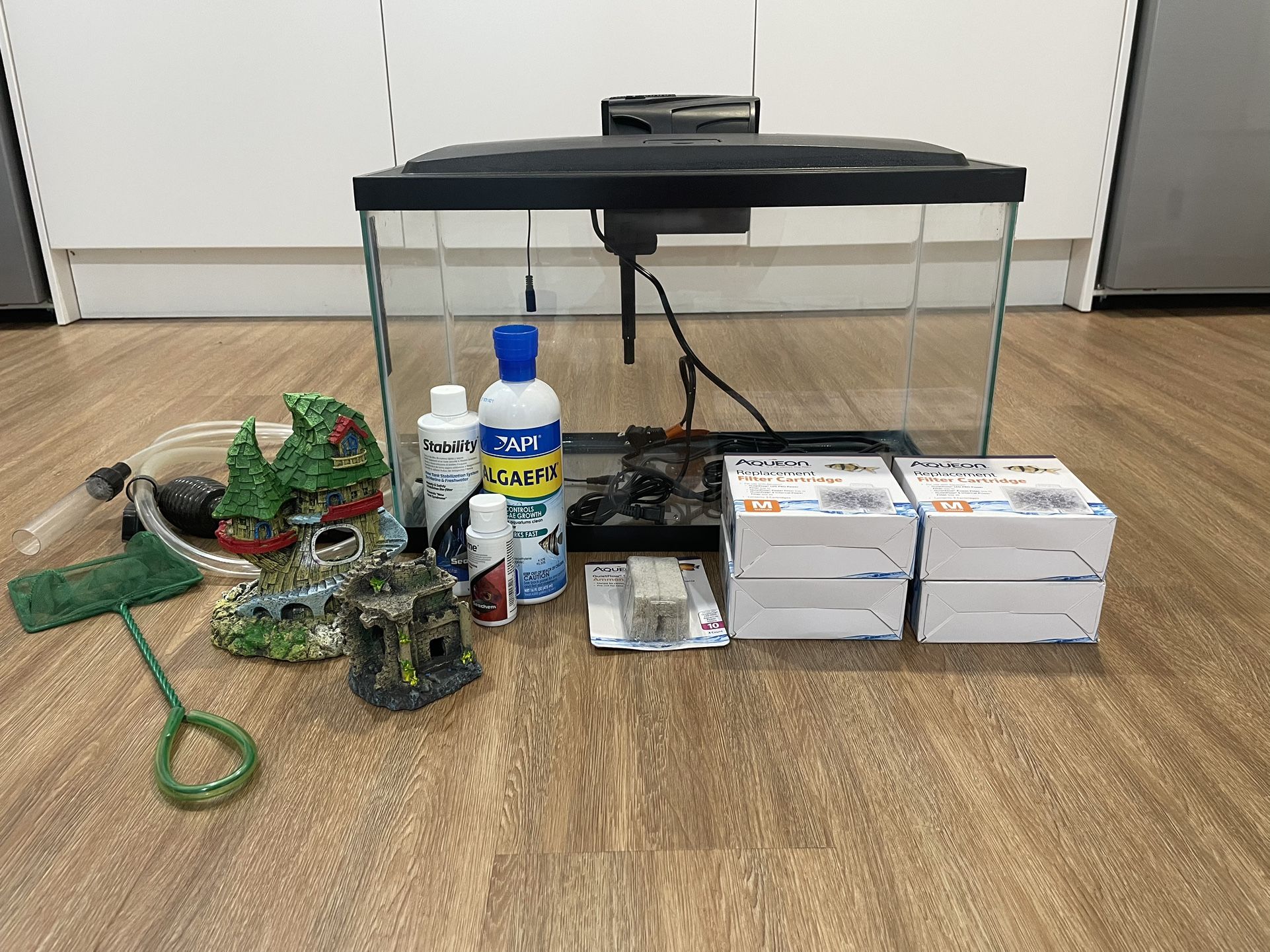 Fish Tank & Accessories 10 Gallon