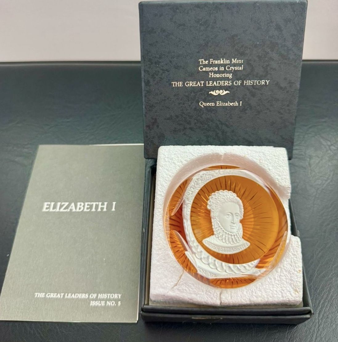 Baccarat Crystal Franklin Mint Paperweight the great Leader of history queen Elizabeth I In great condition Comes in box with certificate of authent