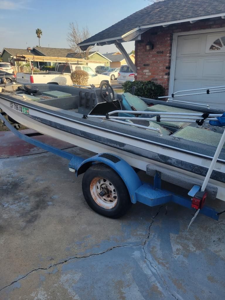 1987 16ft Ray Craft Bass Boat