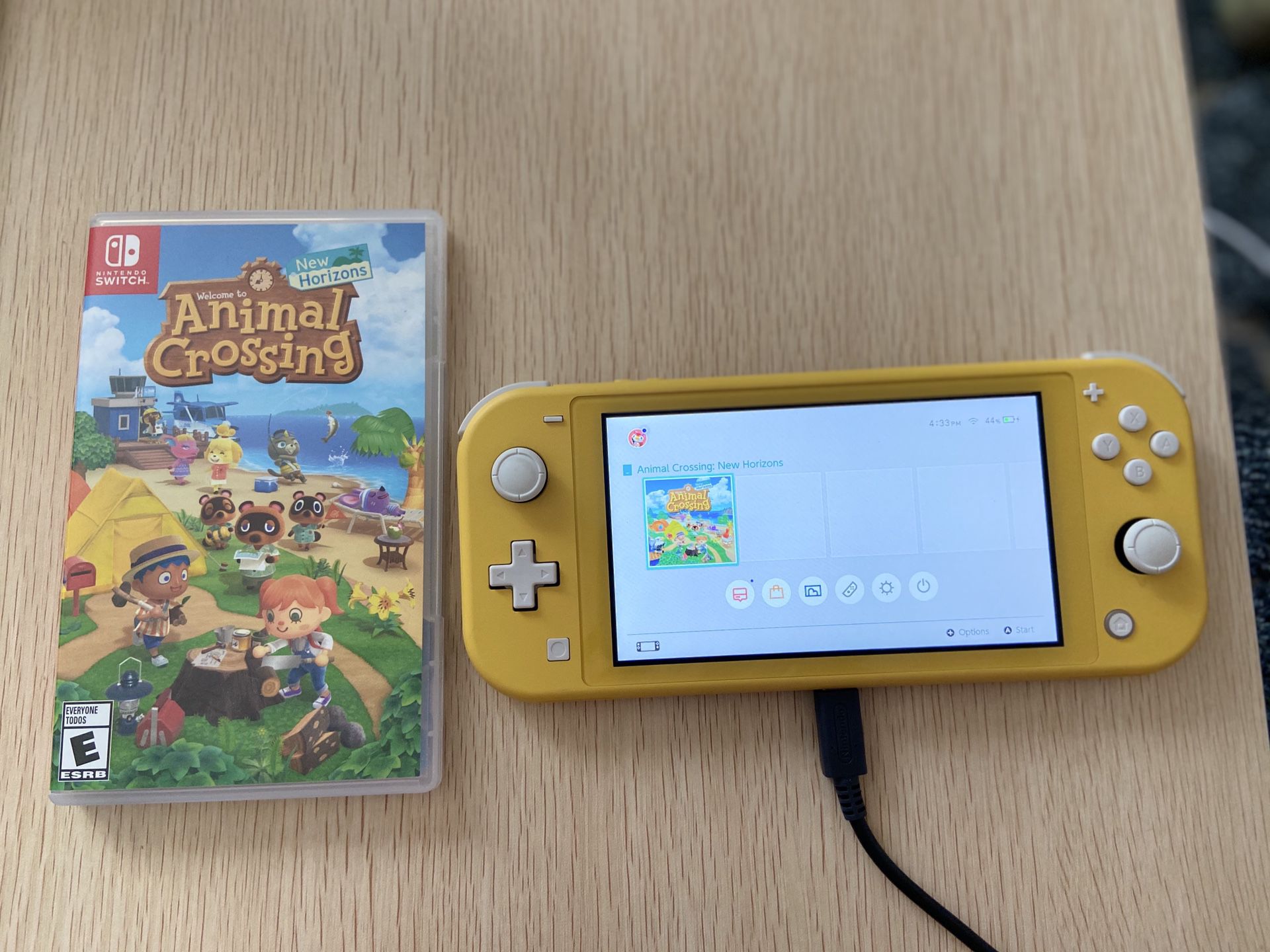 Switch Lite (yellow) + Animal Crossing: New Horizon