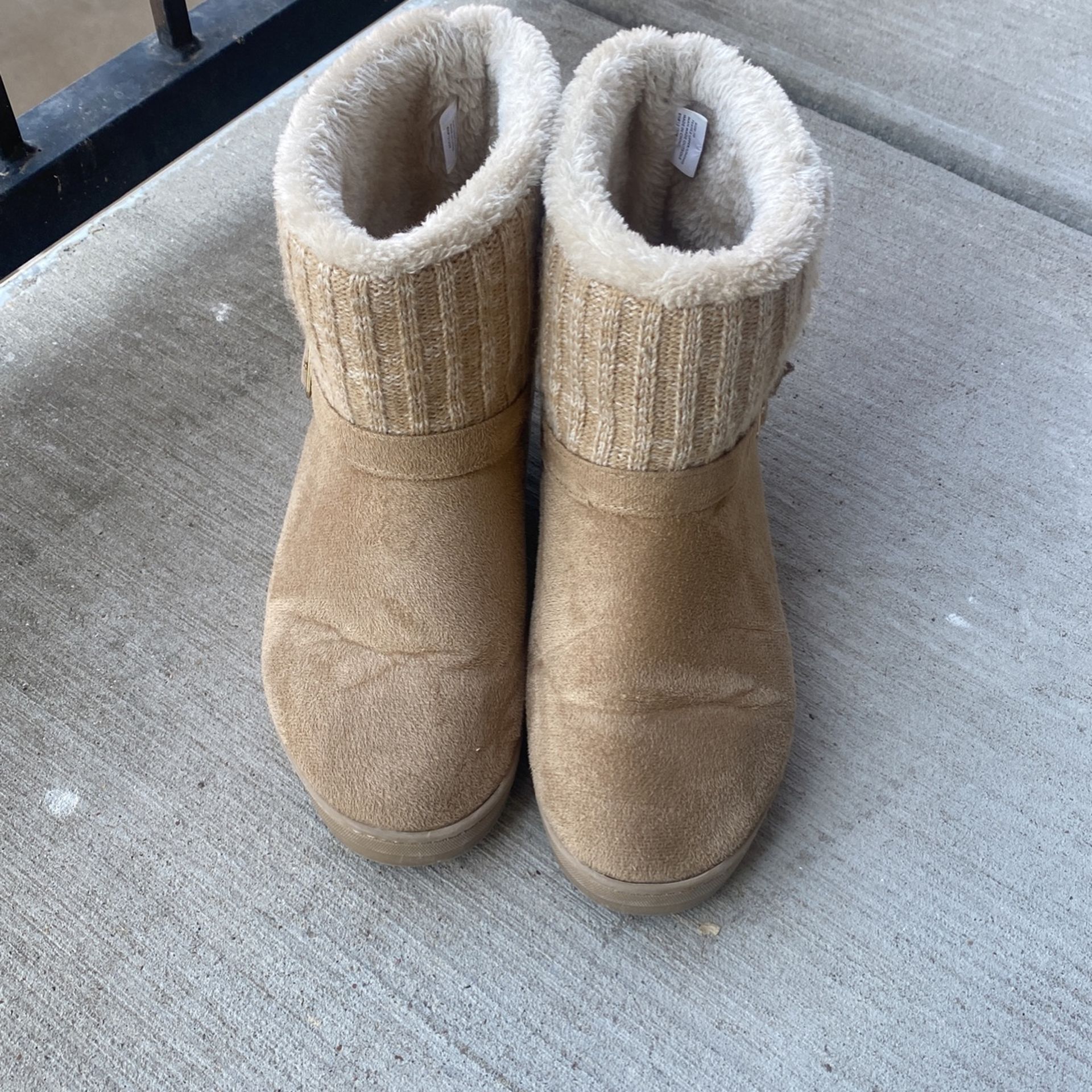 Women’s Snow Boots Size 10