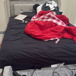 Bed Room Set Need To Go Asap Moving 