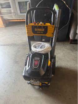 Like new pressure washer dewalt 3100 psi Honda