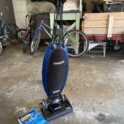 Oreck Magnesium Vacuum Cleaner w/Spare Bags