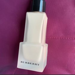 Burberry Matte Glow Foundation 