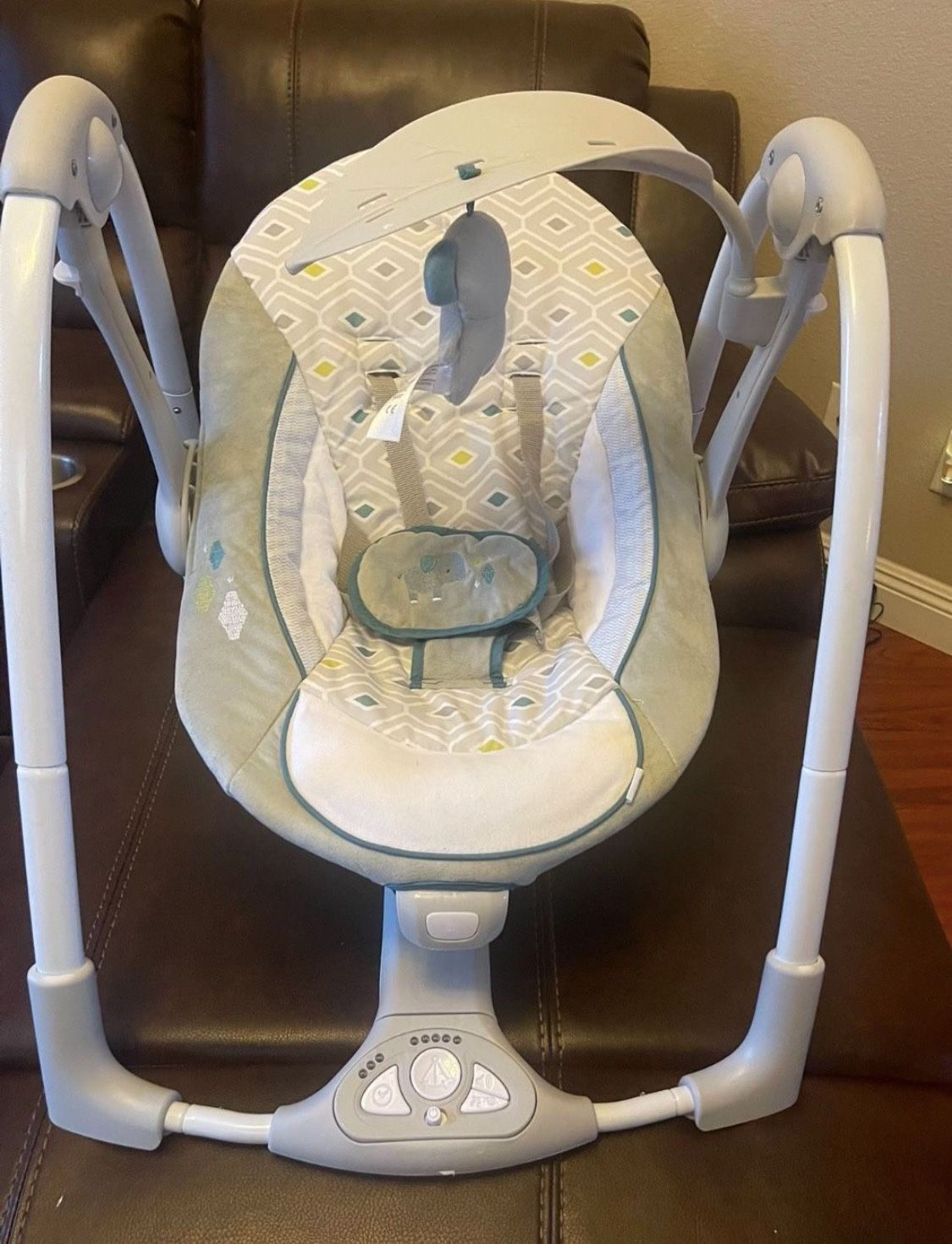 ngenuity ConvertMe 2-in-1 Compact Portable Baby Swing 2 Infant Seat - Good