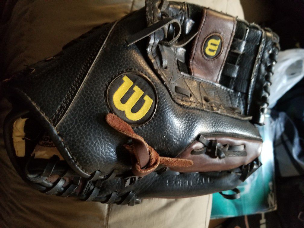 Softball / Baseball Gloves !! - $15
