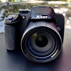 NIKON COOLPIX P520 CAMERA