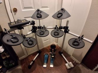 Yamaha DTX500K Electronic Drum Kit w/ Acessories