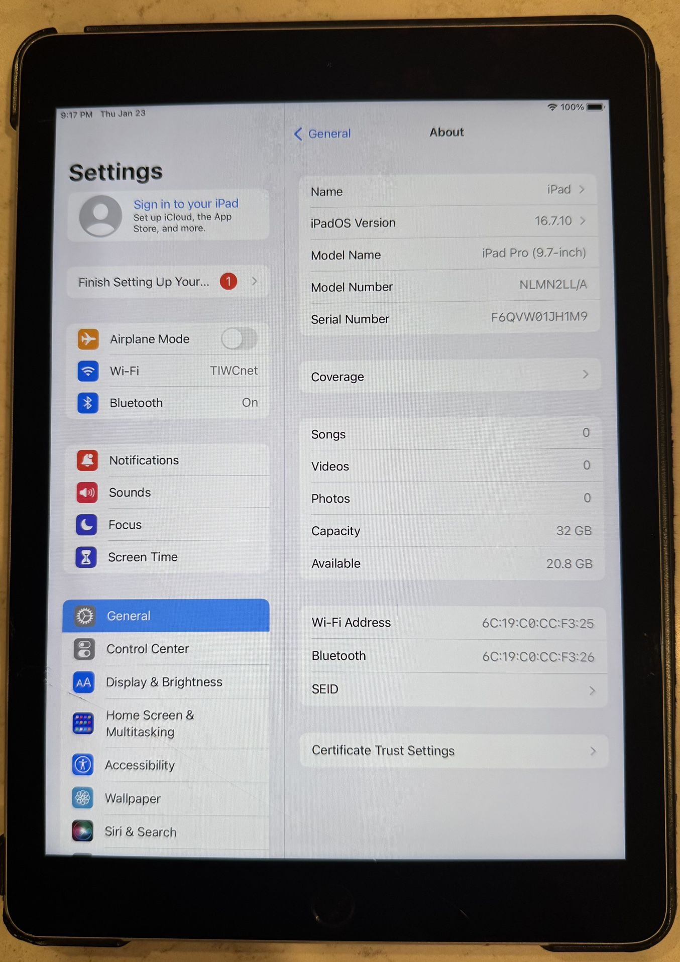 Apple iPad Pro - 1st Gen - WiFi 32Gb, Works