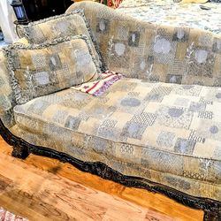 Robust Fainting Chair-Couch with Couch Pillows Included
