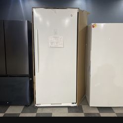21.3 CUBIC FT. Upright Freezer With A Lock🔥🔥🔥
